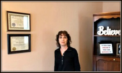 Della Menechella is a Spiritual Life Coach and Mentor who teaches entrepreneurial women how to achieve success in business and financial freedom.